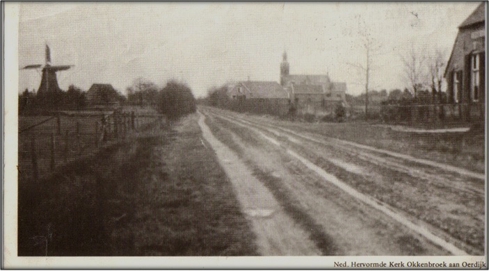 Adrianahoeve kerk en molen voor 1915